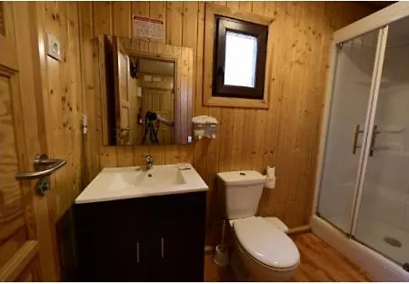 Casas Da Gruta - Parque de Campismo Mira (Leiria)